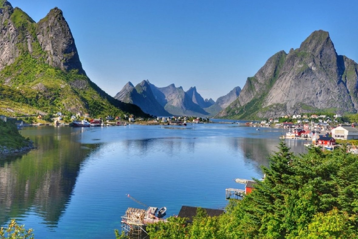 lofoten reine featured page
